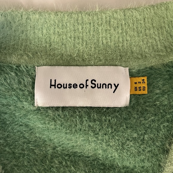 House of Sunny Green Sweater with Detachable Sleeves (2 in 1) - Picture 2 of 7
